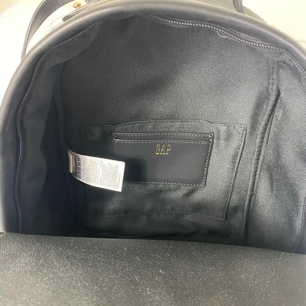 GAP sleek black